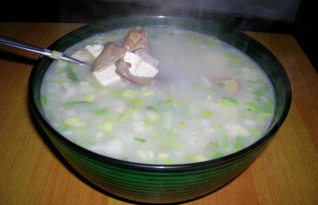 河蚌咸肉豆腐汤