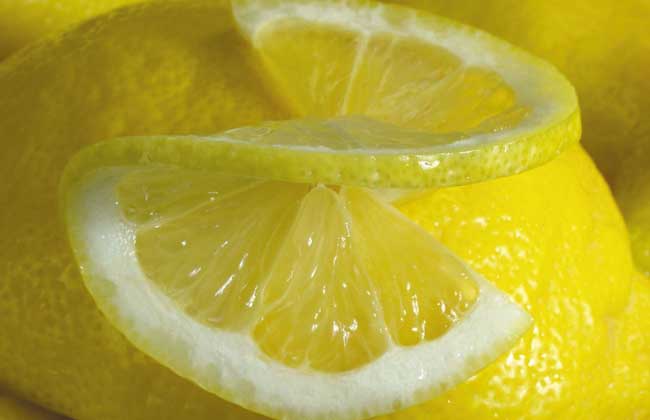 用柠檬水洗脸好吗