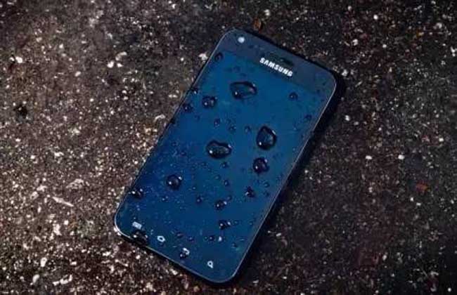 手机掉水里怎么处理？