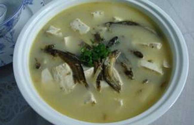 泥鳅豆腐白菜汤
