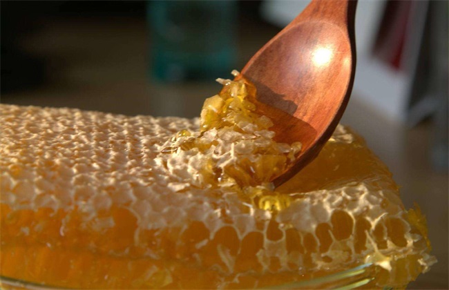 蜂蜜作用与功效  蜂蜜功效